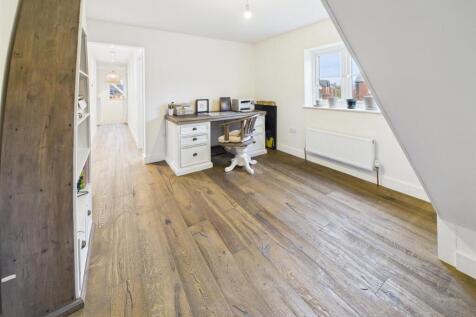 Landing - Study/ Office/ TV area