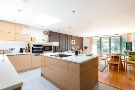 Cedar Kitchen/Lounge