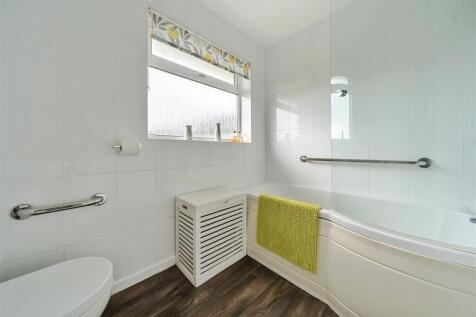 Abbotts Park Bathroom.jpg