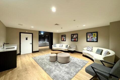 Lounge area pic 2.jpeg