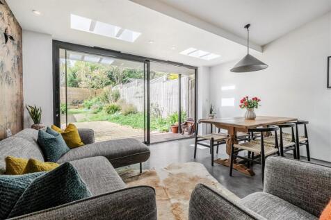 Kitchen / dining room / family room
