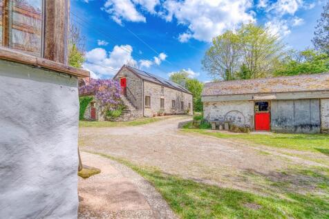 Barn conversion, barn and courtyard