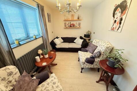 Dining Room/Bedroom 4