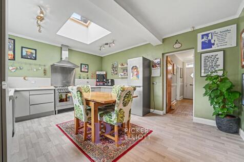 Kitchen dining room
