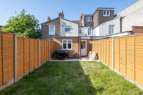 St Andrews Road, E17