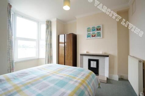 4 Bedroom House in LL57 1HG