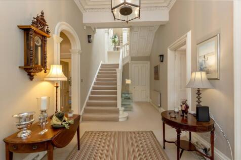 5 bed, 4 bath House in Edinburgh - Photo 3