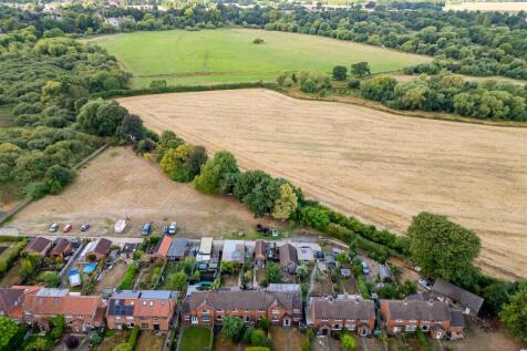 DRONE WITH COMMUNAL FIELD