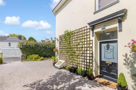 A01 - Bridge Road Torquay, Olivet - 250814.jpg