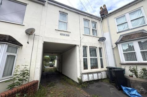 Holbrook Moran are pleased to offer for rent this one bed flat situated in a quiet cul de sac in Eastville, close to M32 and Ikea this property benefits from a new fitted kitchen, new fitted bathroom,