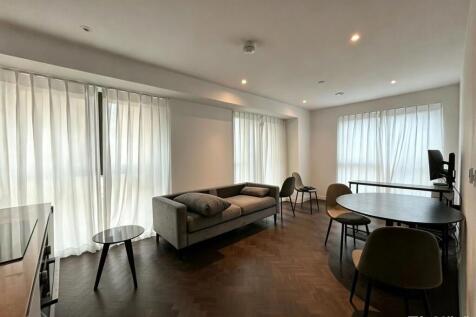 Available Now | Furnished | Balcony | Gym | Swimming Pool | Spa Facilities | Cinema Room | Rooftop Running Track | Great Transport Links | WeChat: agentchung