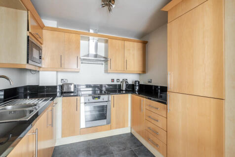 WELL PRESENTED one bedroom flat with BALCONY & PARKING. Gym & pool on site.