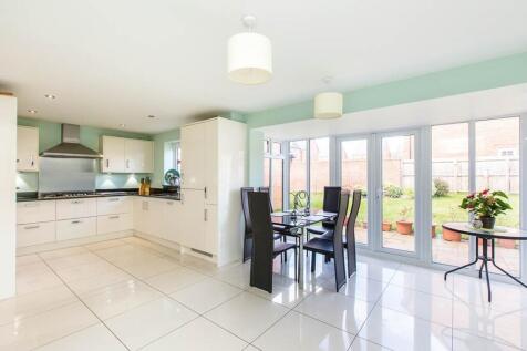 Kitchen / Dining Roo