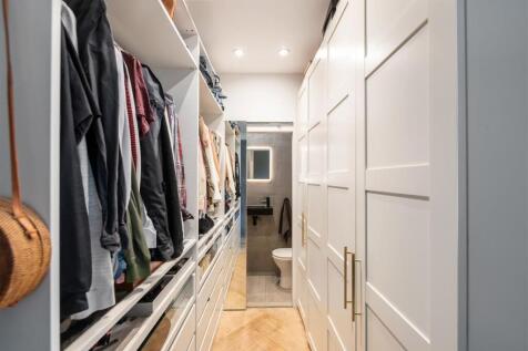 Walk-in Wardrobe