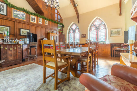 Living / Entertai...