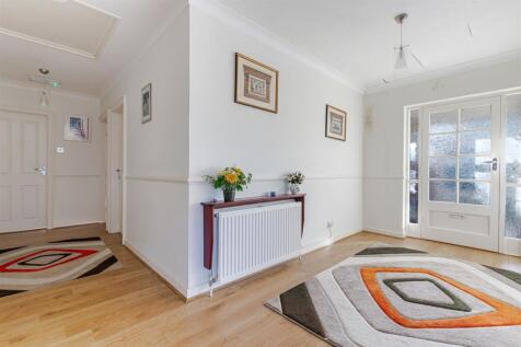 A18 - Southway Headland Road, Torquay - 251203.jpg