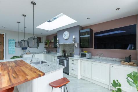 Kitchen close up.jpg