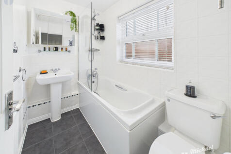 CAM03218G0-PR0834-STILL005