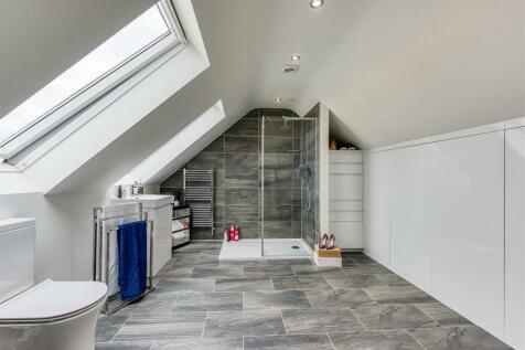 St Elvey-Bedroom 1 Ensuite.jpg