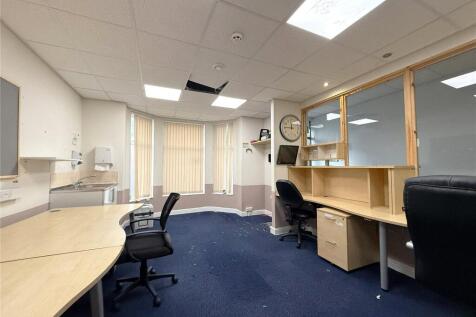 4 bed, 5 bath Plot in Manchester - Photo 13