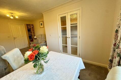 Through Lounge Diner