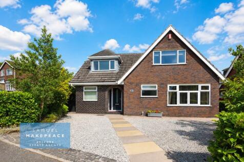 Four Bedroom Detached Property with Two Driveways