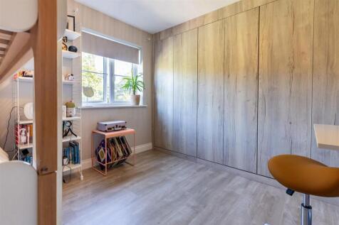 1 Boleyn Row (20).jpg