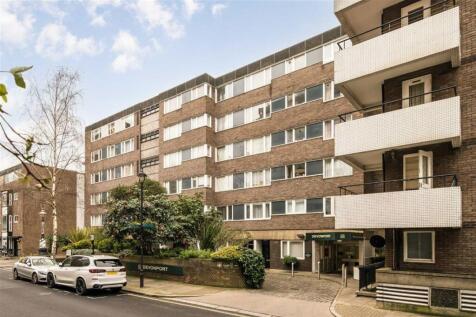 A modern and recently refurbished one bedroom apartment on the third floor of a portered building with lift access and communal gardens. The property has a large reception with room to dine and is clo