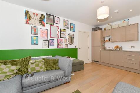 Lounge/Kitchen