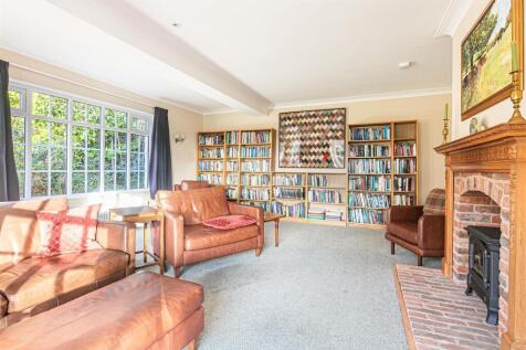 6 bed, 3 bath Detached in Sheffield - Photo 14