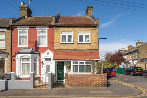 Selby Road, E11