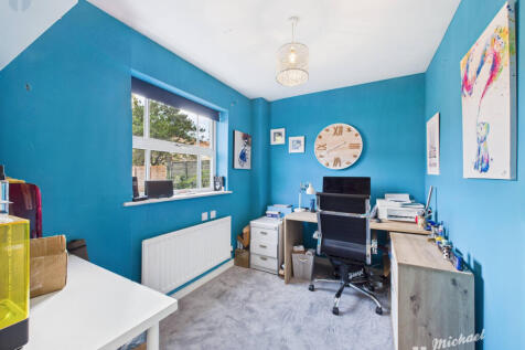 CAM03852G0-PR0387-STILL001