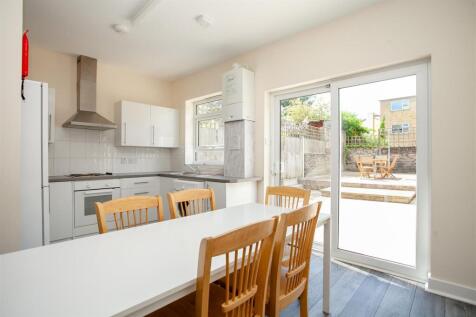 Kitchen/Dinning Area