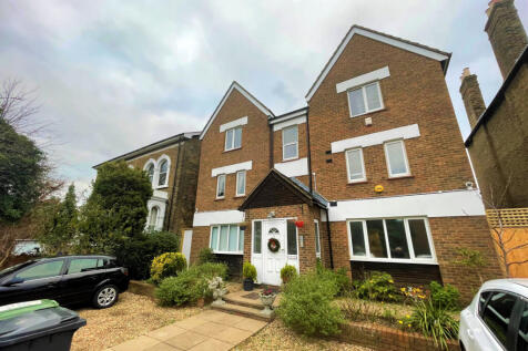 A superb and spacious one double bedroom first-floor apartment with access to a huge communal garden and an allocated parking space. Conveniently located close to Lee and Kidbrooke Stations and just a