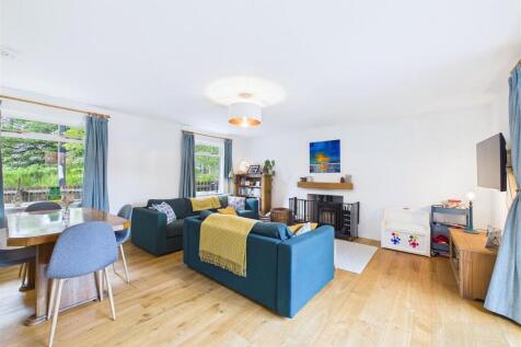 Sitting Room & Dining Area