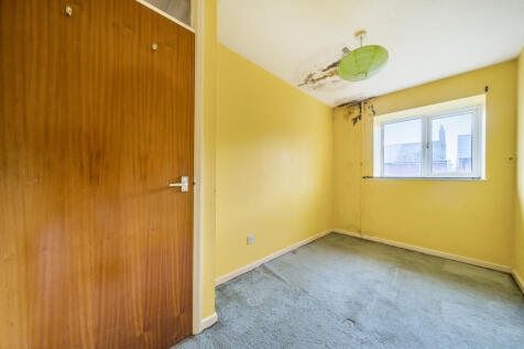 1370896-22-68f659438885e