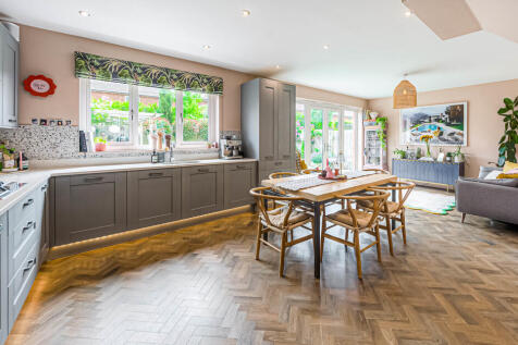 Kitchen/dining ro...