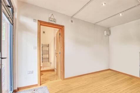 Bedroom in studio.jpg