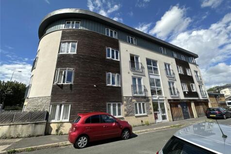 A spacious second floor apartment situated within easy reach of Old Market and Cabot Circus. Nearby can be found Avonmeads Retail Park with cinema, bowling centre, shops and eateries. The accommodatio