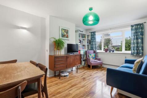 01-1453JHPropWorld - 11 Meadowview Road - 1-mediu