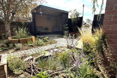 NEW FRONT GARDEN 2.jpg