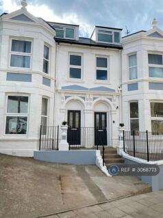 Flat in BH2 5NR