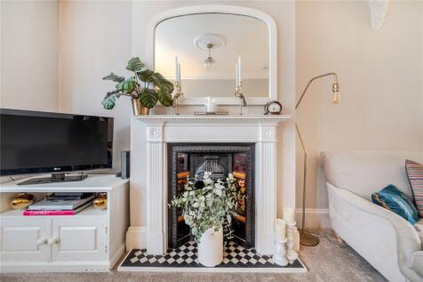 4 bed, 2 bath End of Terrace in belfast - Photo 3