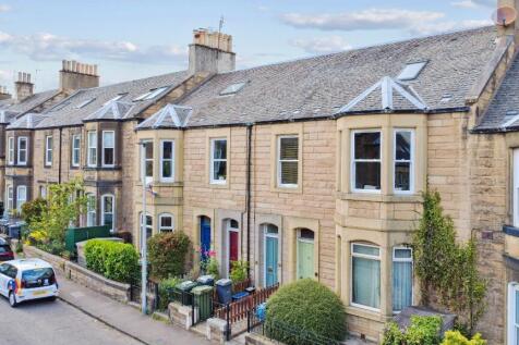 Fantastic 2-bed colony property with a beautiful private garden and free on-street parking. Property is a short walk away from the ever popular Leith Links.