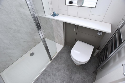 EN SUITE SHOWER ROOM