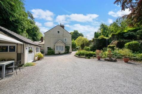 Parking towards the home.jpg