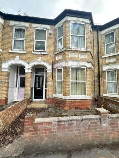 5 Bedroom House in HU6 7SE