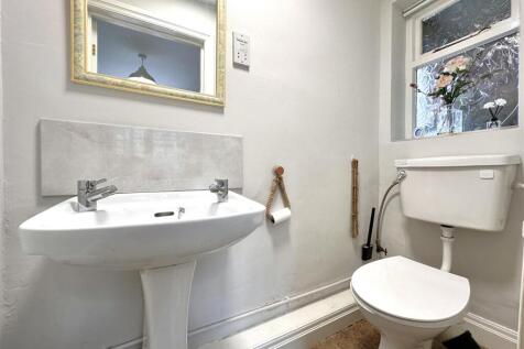 Ground Floor W.C 028