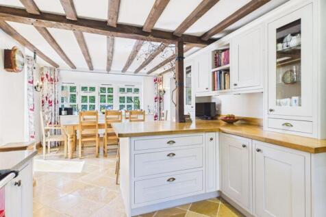 Kitchen to dining area 