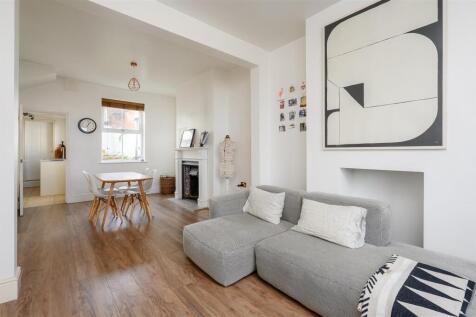 LIVING / DINING